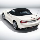 Fiat 124 Spider - das Dach lässt sich manuell bedienen