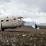 Alugerippe mit Surfer am Bug