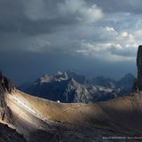 Wanderweg zu einem Pass bei den Drei Zinnen