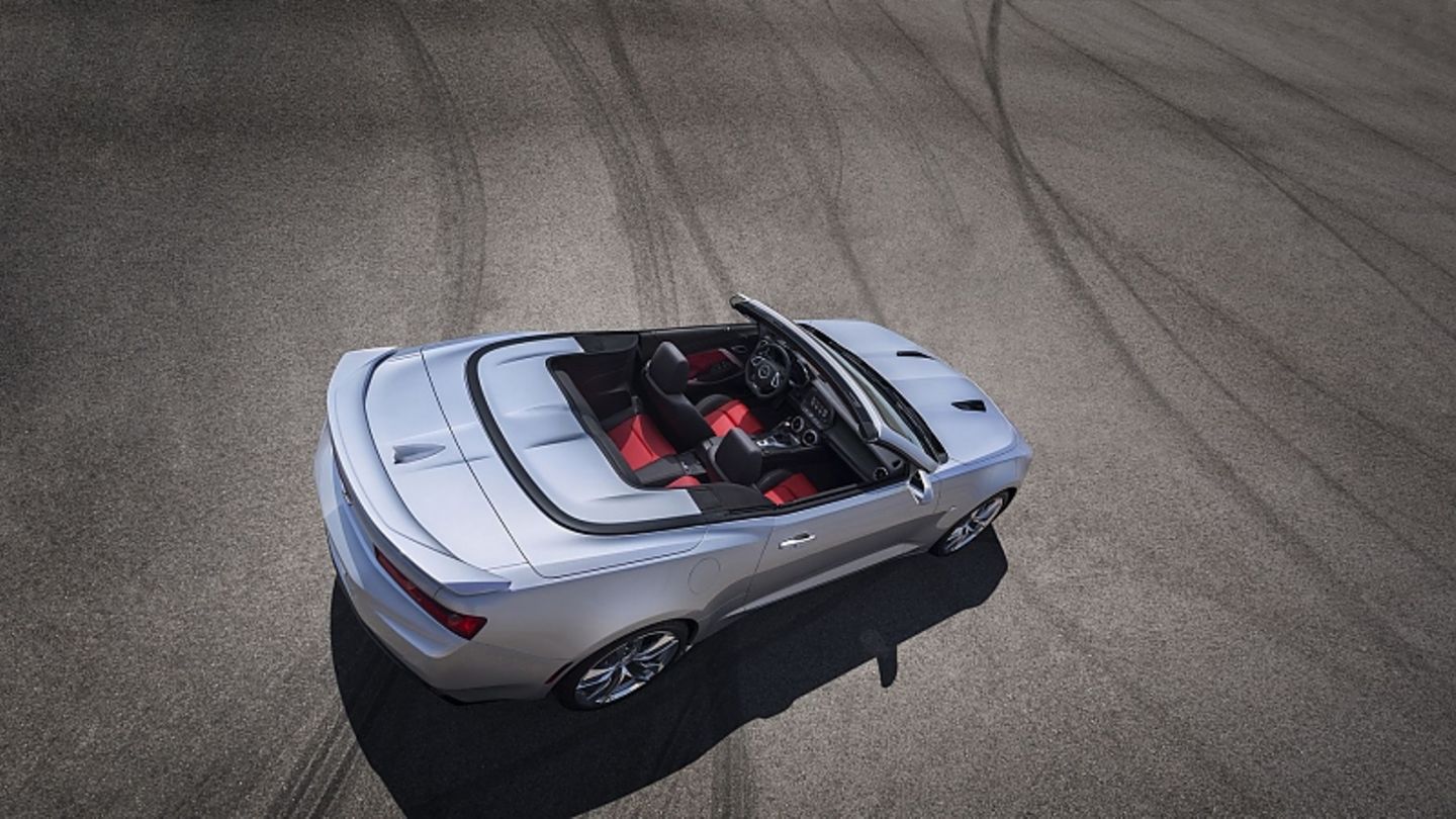 Von Anfang an gibt es den Chevrolet Camaro als Coupe und Cabrio.