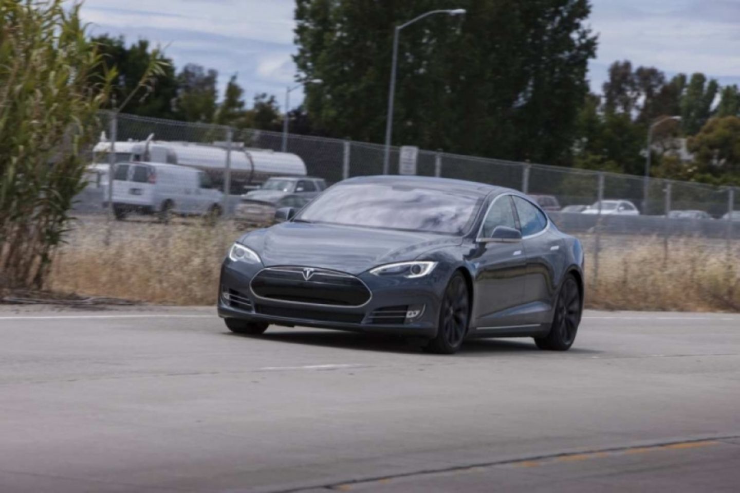Die Top-Version des Model S schafft den Sprint von null auf 100 km/h in drei Sekunden
