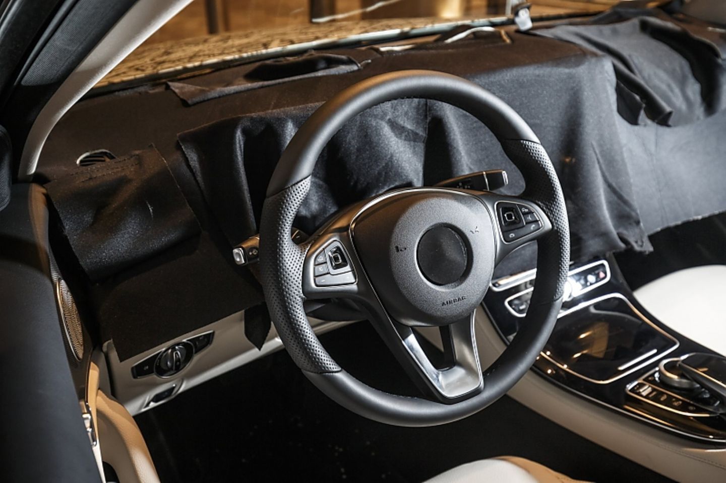 Mercedes E-Klasse 2015 Erprobung - das getarnte Cockpit