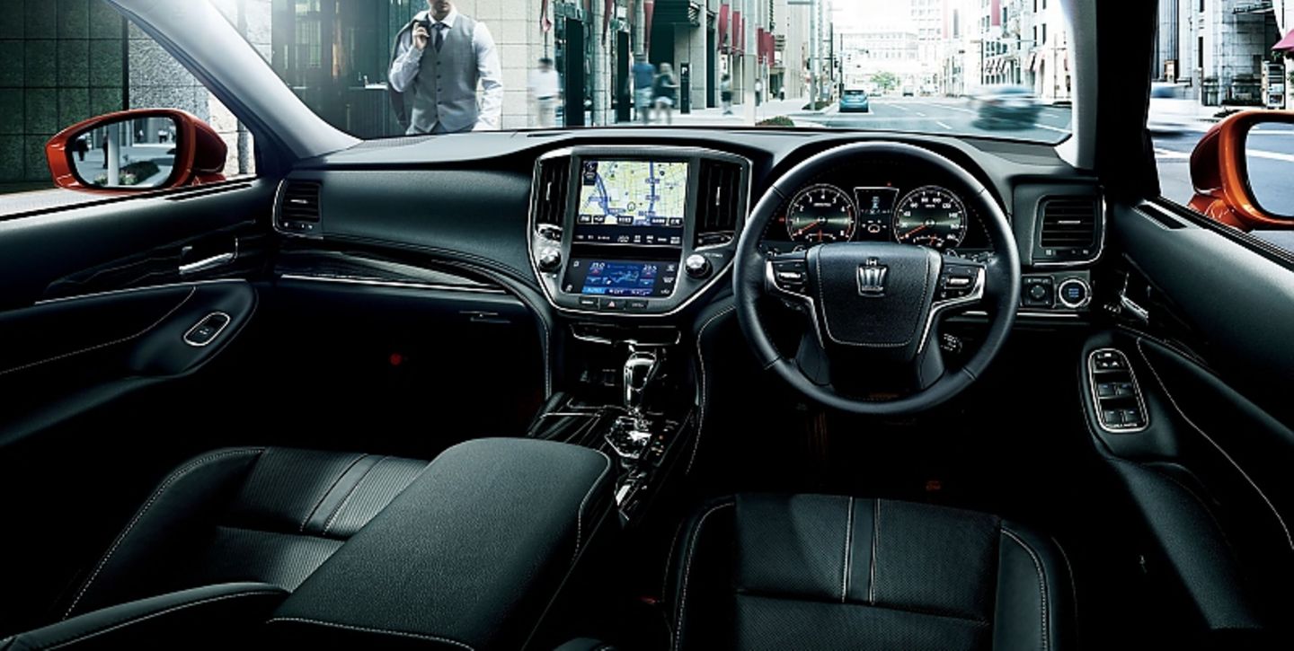 Toyota Crown 2016