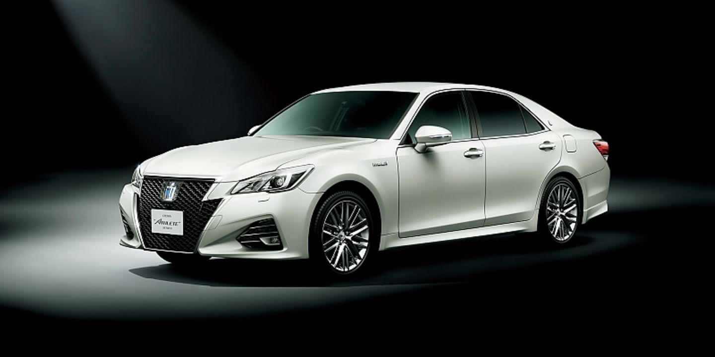 Toyota Crown 2016