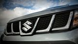 Der Suzuki Vitara S kommt mit einem eigenständigen Kühlergrill mit fünf Waaben