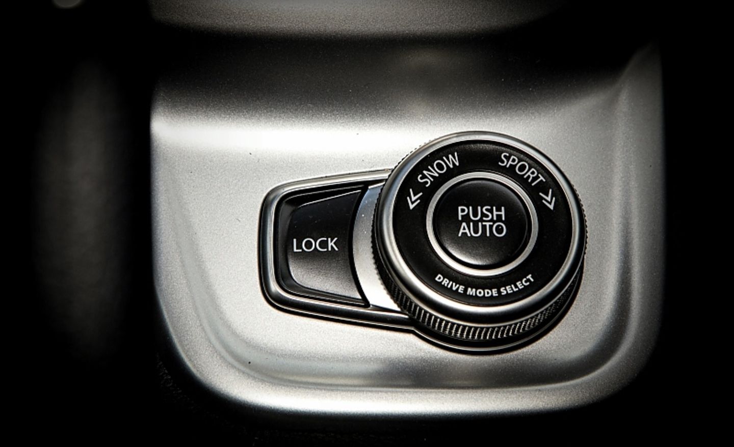 Per Stellknopf läßt sich im Suzuki Vitara S der Fahrmodus wählen