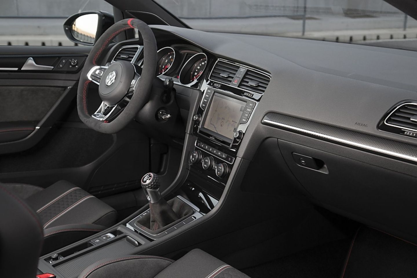 Das Cockpit des VW Golf GTI Clubsport.