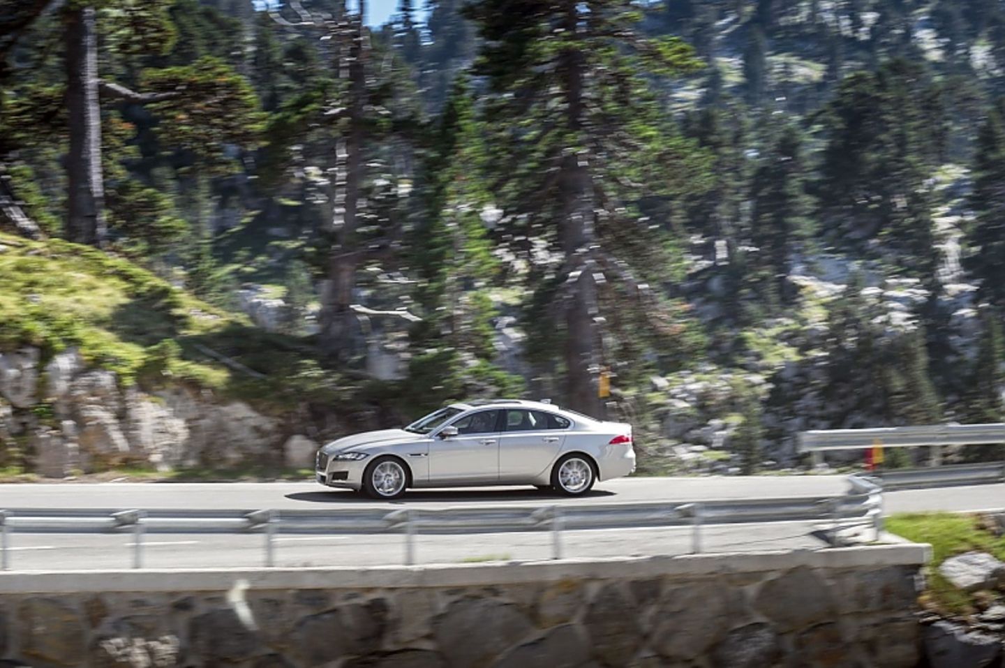 Der Jaguar XF 3.0d ist 4,95 Meter lang