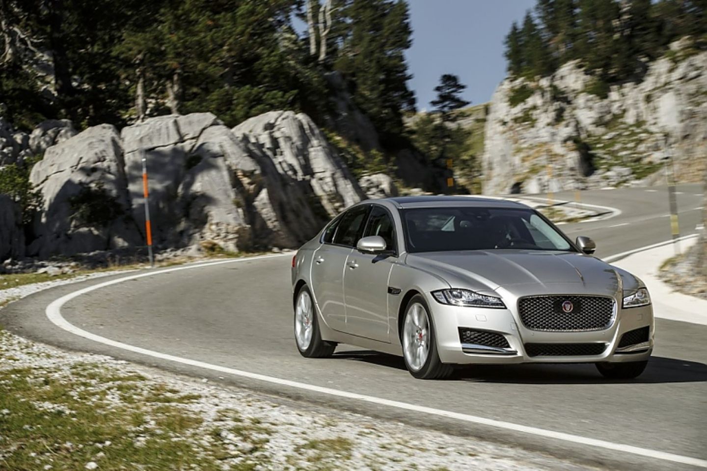 Der Jaguar XF 3.0d gibt sich mit 5,5 Litern pro 100 Kilometer zufrieden