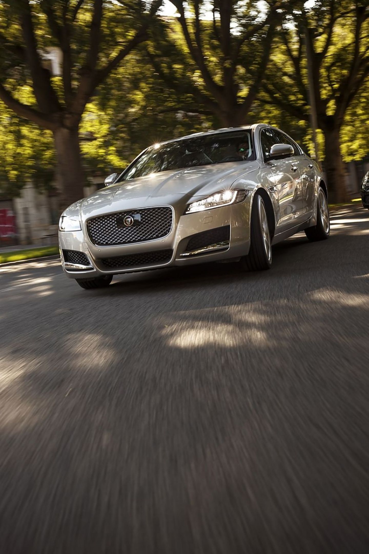 Der Jaguar XF 3.0d kostet mindestens 61.510 Euro