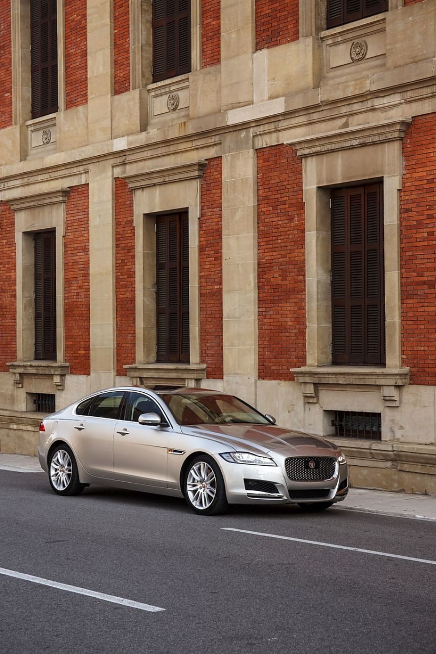 Der Jaguar XF sieht den 5er BMW als Haupt-Konkurrent