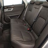 Im Fond bietet der Jaguar XF ziemlich viel Platz