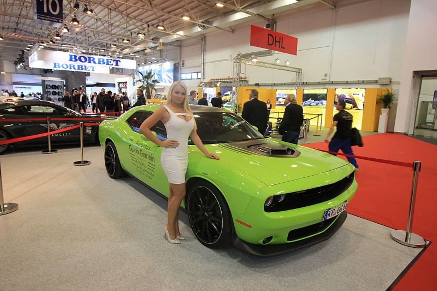 Autos und Frauen - auf der Essen Motor Show eine sehenswerte Kombination.