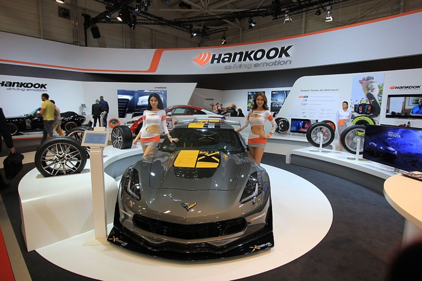 Beim Reifenhersteller Hankook gibt es viel zu sehen.