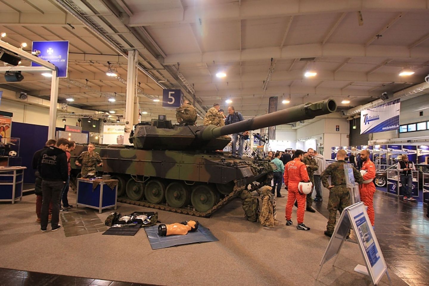 Mit 1.500 PS einer der Stärkster der Messe: Leopard 2-Panzer.