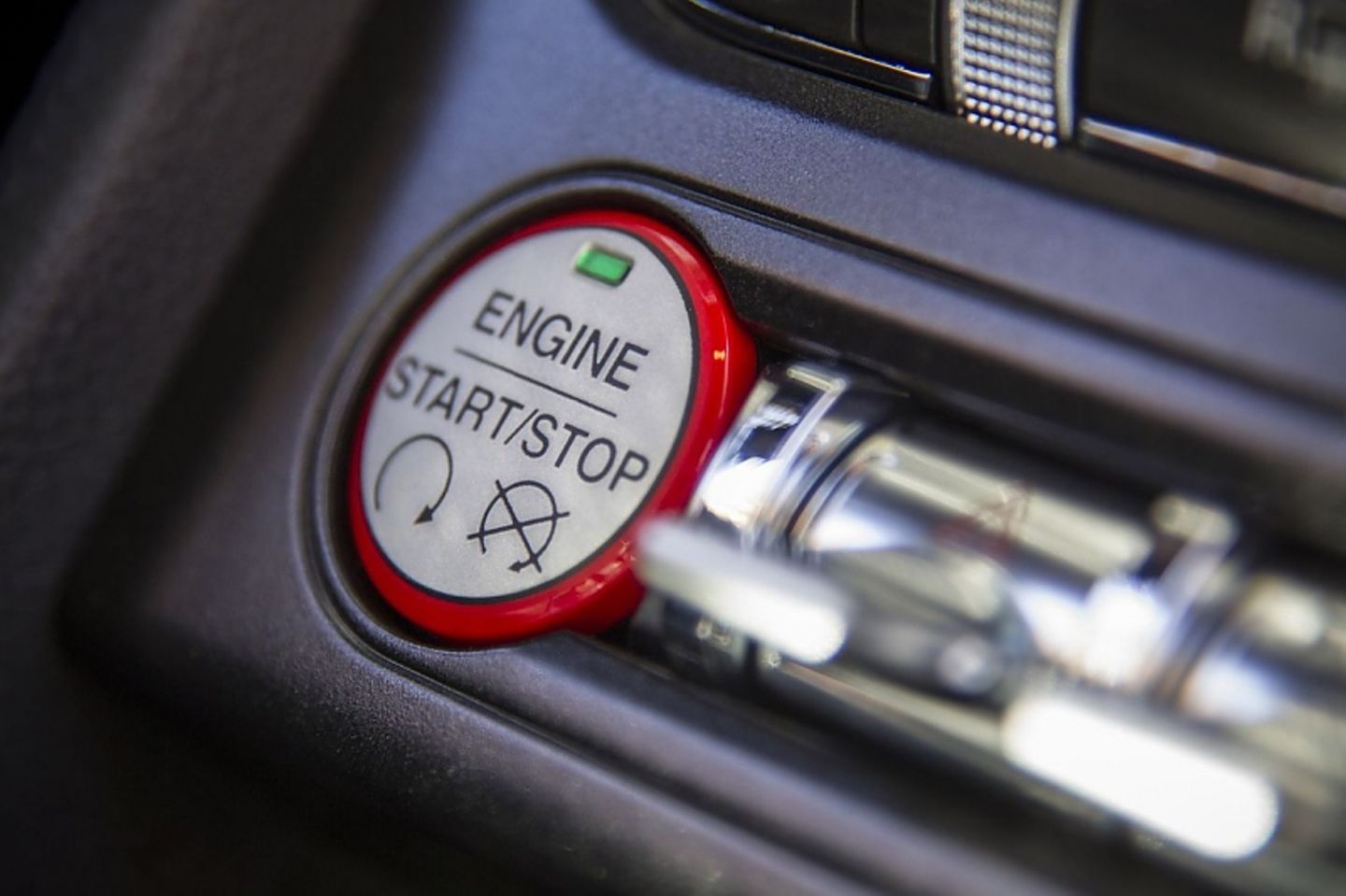 Kupplung treten, dann startet der Mustang per Knopfdruck