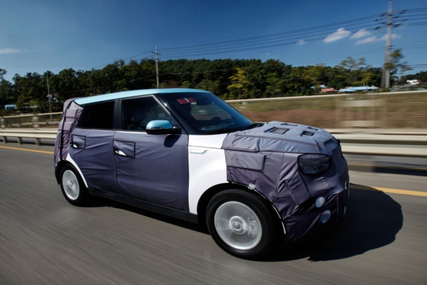 Kia Soul EV 2014 auf den Straßen von Seoul