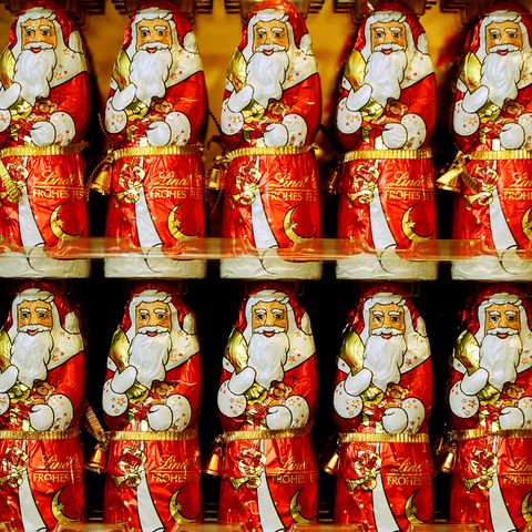 Discounter gegen Markenhersteller: Sind WEihnachtsmänner von Lindt, Milka und Co. besser als die von Aldi oder Lidl?