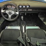 Rennsitze und Vierpunktgurte sorgen für guten Kontakt zum Auto.