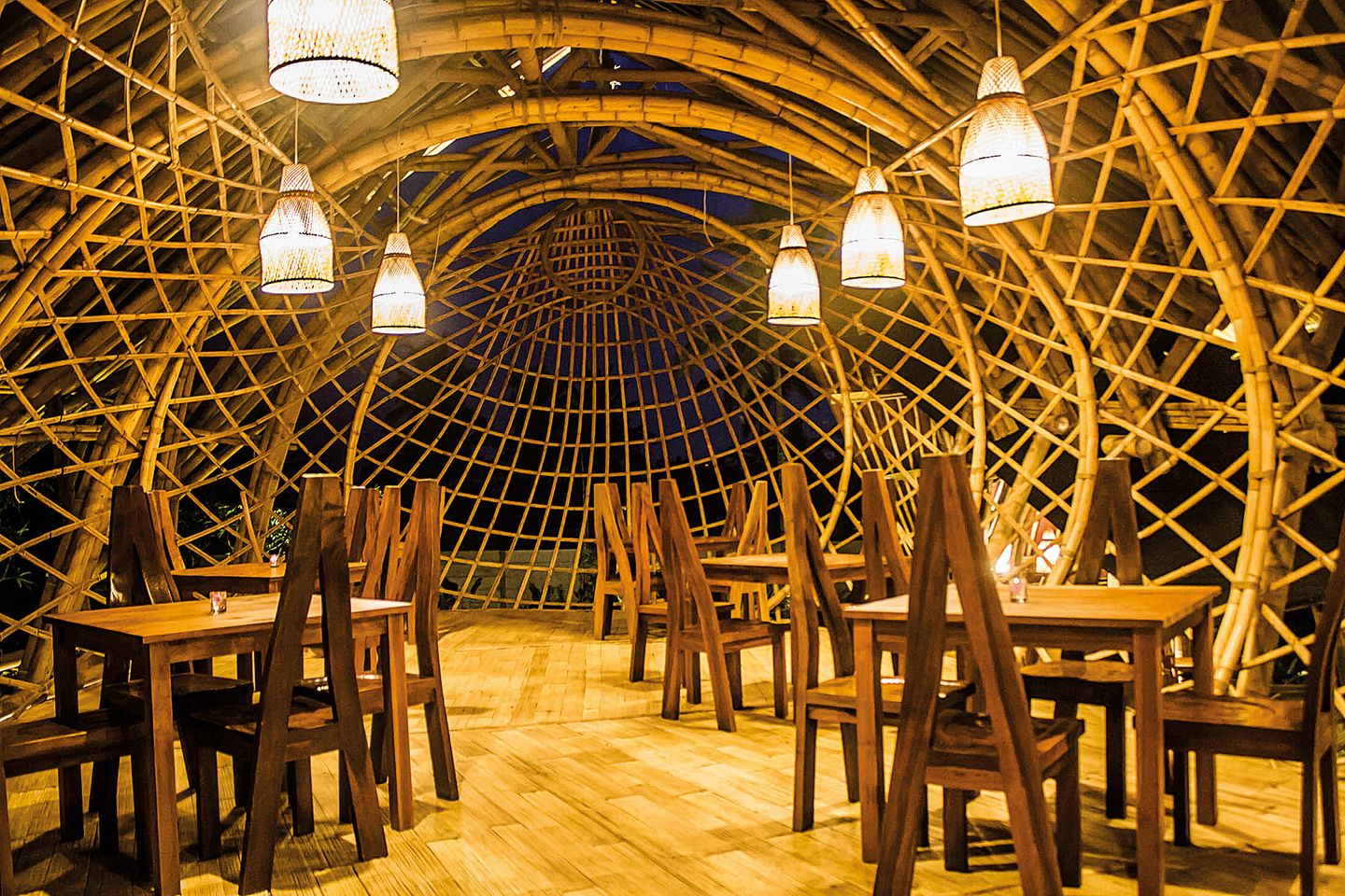 Im Gewölbe des Bamboe Koening Restaurants