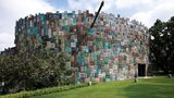 Die bunte Fassade von 2500 Quadratmetern
