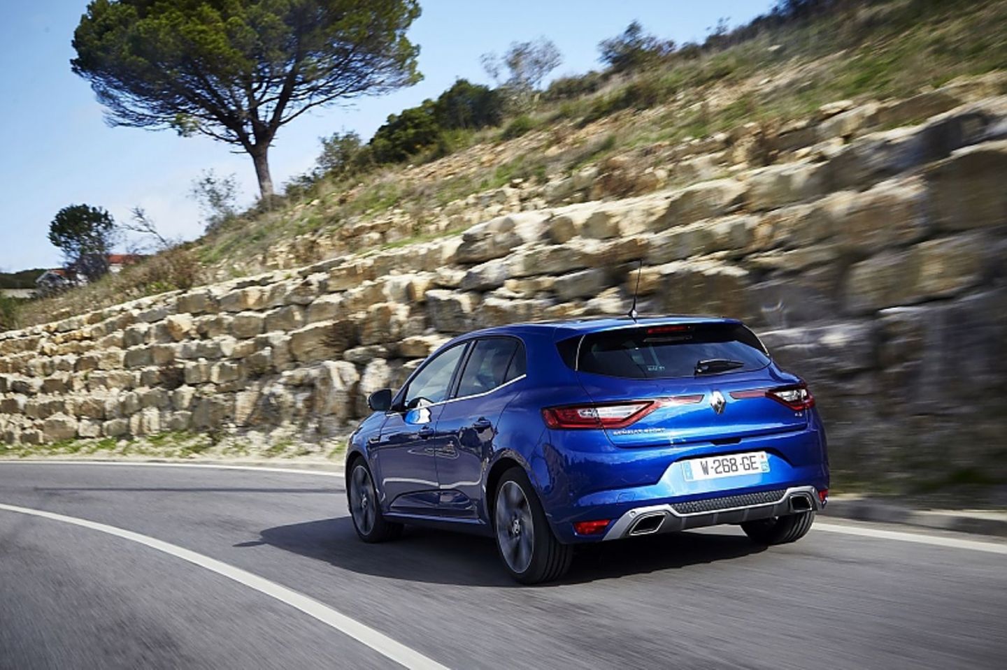 Der Renault Megane GT steht ab März 2016 bei den Händlern Der Renault Megane GT steht ab März 2016 bei den Händlern
