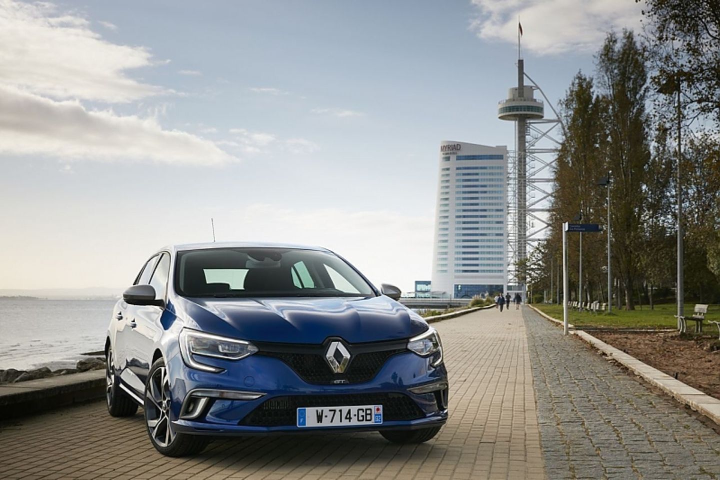 Das C-förmige Tagfahrlicht wird zum Renault-Merkmal