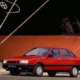 Der Renault 21 kam zunächst als Stufenheck-Version auf den Markt