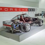 Die Technik des Porsche 959. Ein Highlight ist der elektronisch gesteuerte variable Allradantrieb