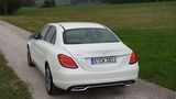 Die Mercedes C 250 d Limousine wiegt rund 1,6 Tonnen