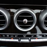 Die kleinen Drehknöpfe dienen zum Regulieren des Luftstroms