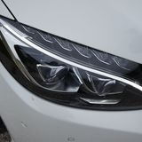 Die Scheinwerfer der C 250 d Limousine haben ein LED-Tagfahrlicht