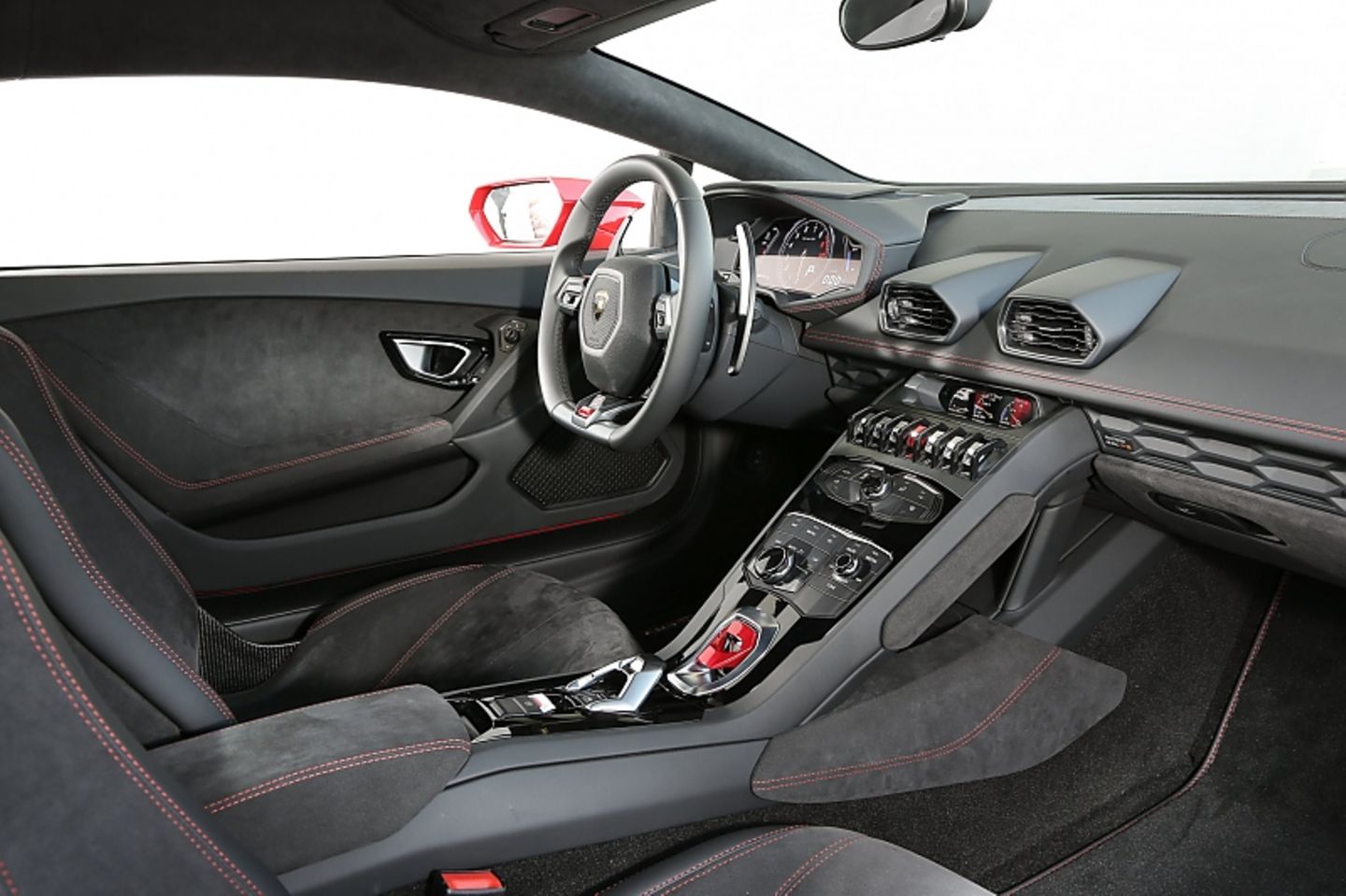 Der Innenraum des Lamborghini Huracan LP 580-2