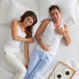 Kopfkissen sollten alle ein bis zwei Jahre gewechselt werden. Kosten: etwa 50 Euro pro Stück.