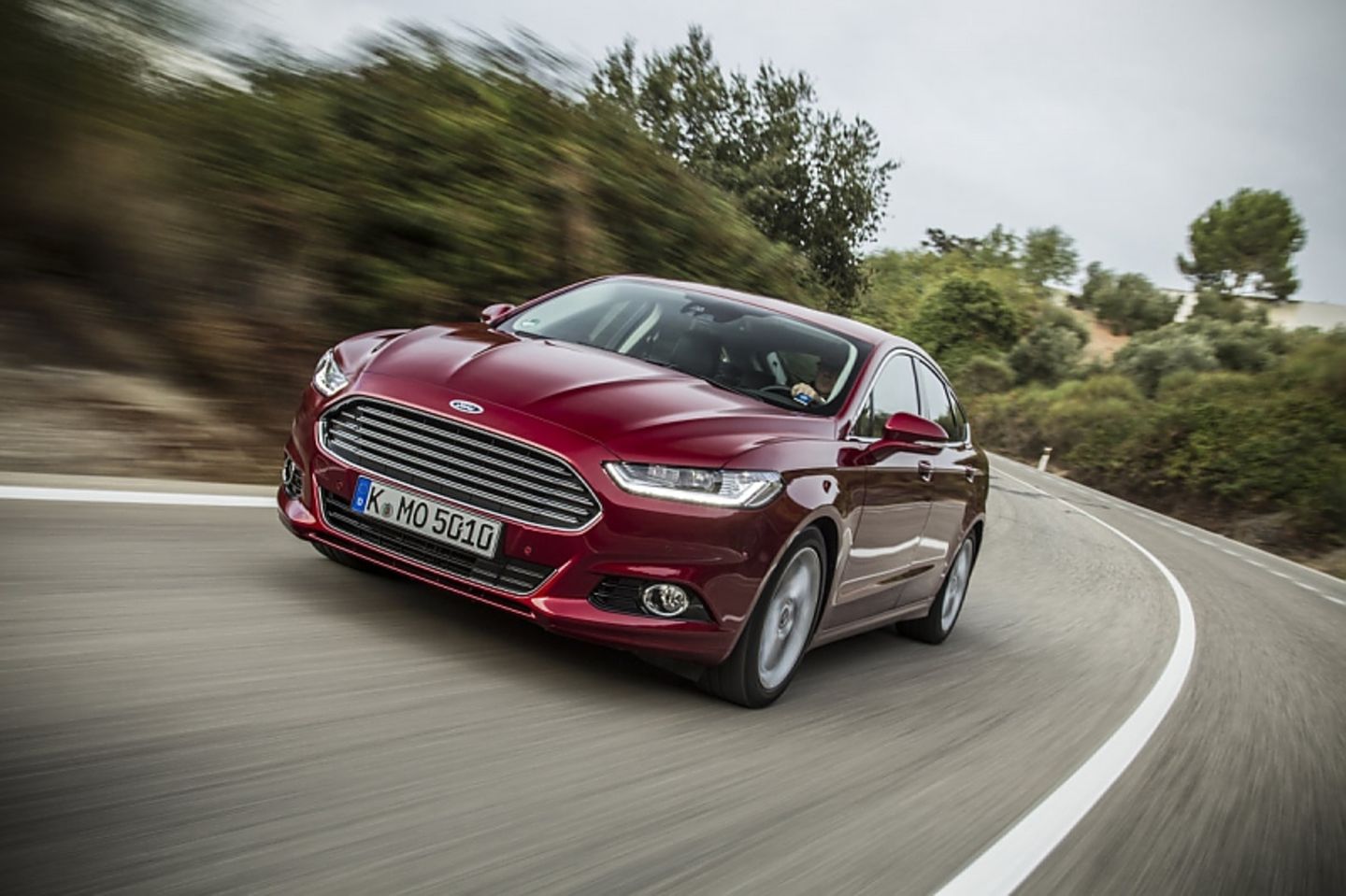Der Ford Mondeo ist 4,87 Meter lang,...