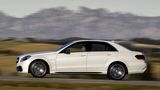 Hier arbeitet noch ein Saugmotor: Mercedes E 63 AMG 4matic.