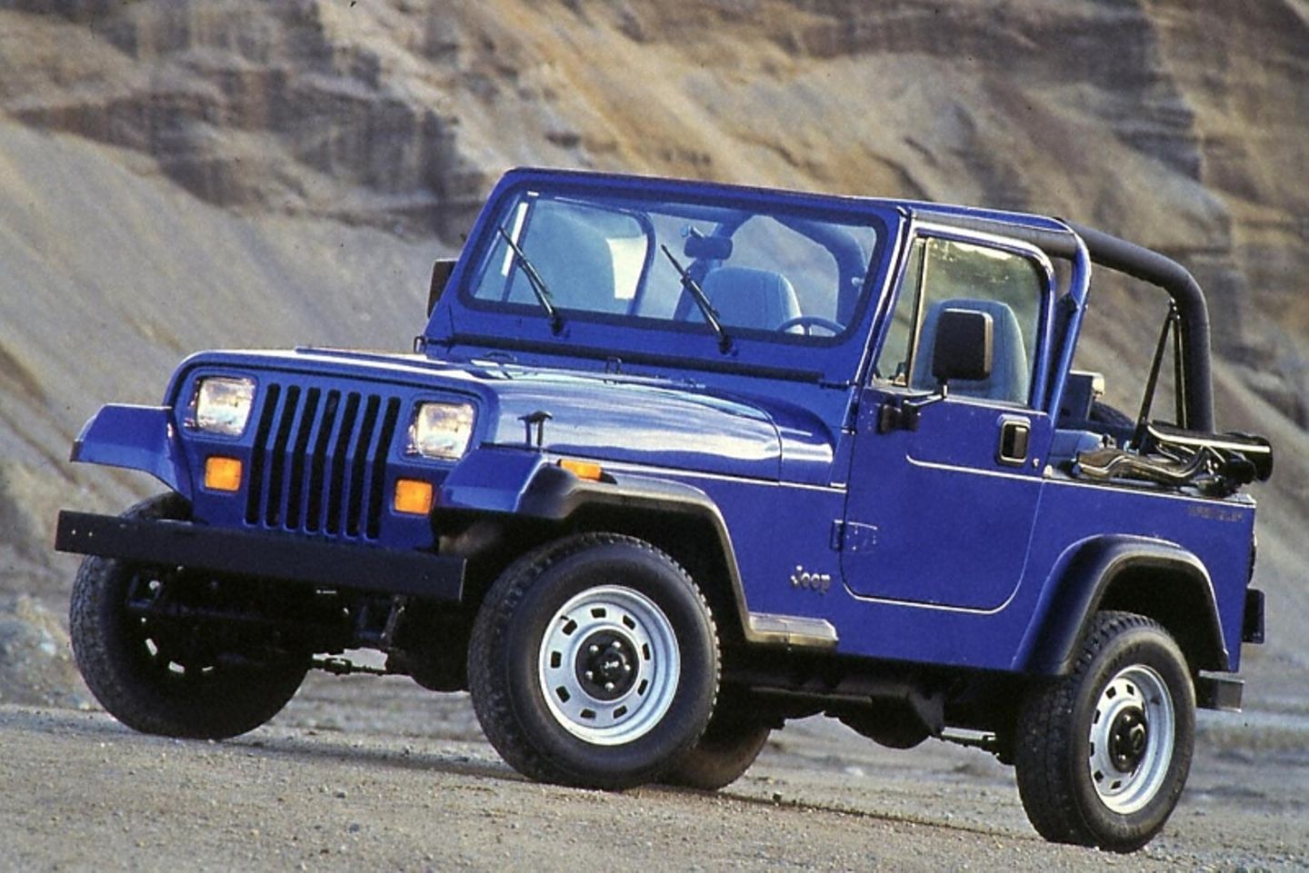 Der erste Jeep Wrangler hatte quadratische Scheinwerfer. Ein Mißgriff