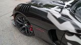 Die Dodge Viper ACR trägt wie Darth Vader schwarz