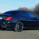 Sein Allradantrieb sorgt für mächtig viel Grip.