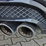 Vier Endrohre blubbern um die Wette.