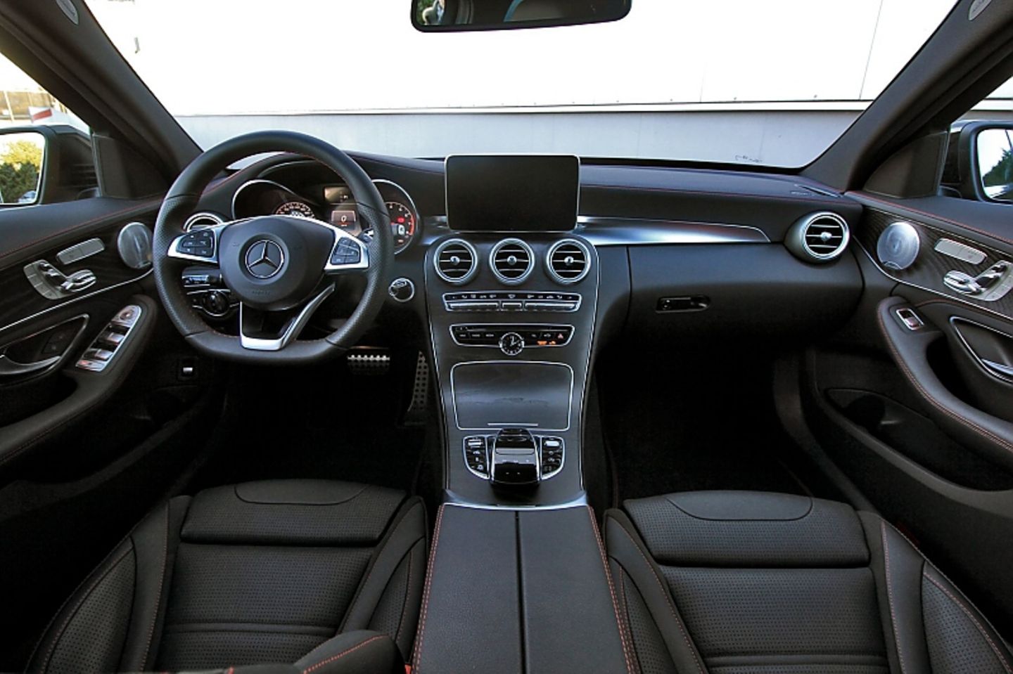 Das Cockpit des Brabus B30 - 410.