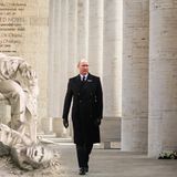 2009 bekam Barack Obama den Friedensnobelpreis. Putin empfand das als Schlag ins Gesicht. Daraus hat er nie ein Geheimnis gemacht. Der Satirist Budajew lässt ihn endlich abrechnen und Obamas Denkmal symbolträchtig zerstören.