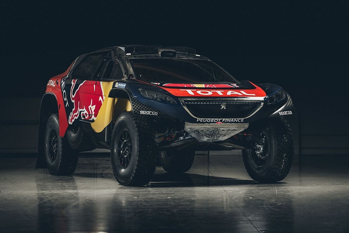 Der Peugeot 2008DKR ist flacher,...
