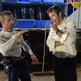 Sebastien Loeb und Peugeot Sport-Chef Bruno Famin bei der Einsatzbesprechung.