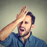 Sie haben die Steuererklärung elektronisch abgeschickt - und entdecken noch Fehler? Der Bundesfinanzhof entschied, dass bei elektronischen Einkommensteuererklärungen mit Eingabefehlern gerechnet werden müsse (Az.: IX R 18/14) und diese nicht als grob fahrlässig zu bewerten seien. Hat der Steuerpflichtige Angaben vergessen, die sich steuermindernd auswirken können, können diese auch nach Bestandskraft der Steuerveranlagung noch mitgeteilt werden. 