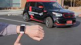 Das Valet-Parken wird mit der Smartwatch initiiert