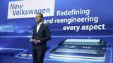 Herbert Diess hält seine Keynote auf der CES 2016