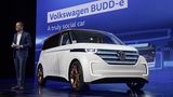 Herbert Diess hält seine Keynote auf der CES 2016