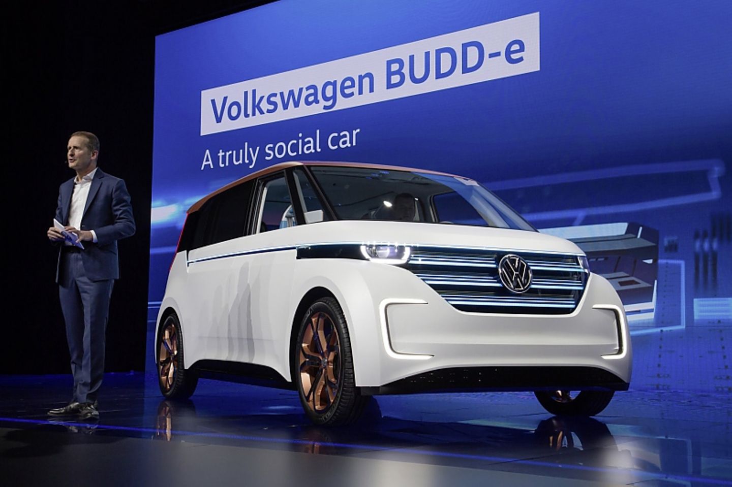 Herbert Diess hält seine Keynote auf der CES 2016