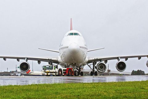 Warum ein Jumbojet mit fünf Triebwerken abhebt